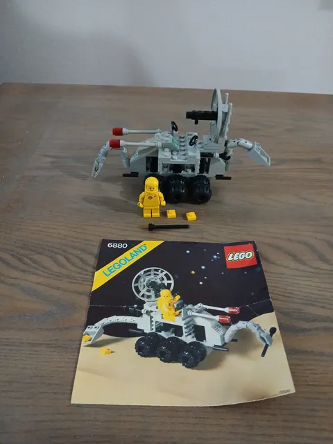 LEGO Space: Surface Explorer (6880) 100% Complete w Minifigures & Instructions