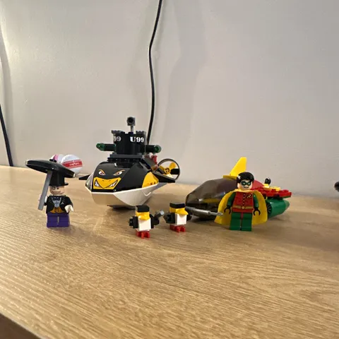 LEGO Batman 7885 Robin vs Penguin Near Complete