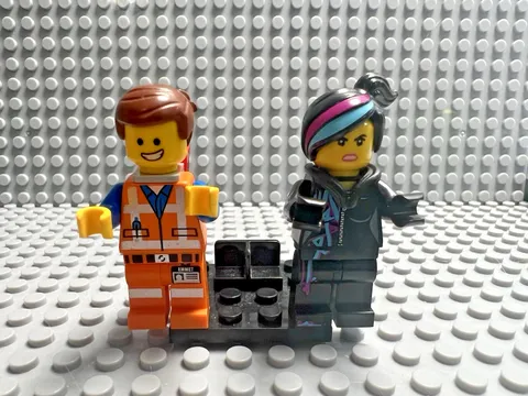 LEGO Movie Minifigure - Emmett (TLM059) + Lucy Wyldstyle (TLM099) -Lot of 2
