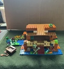LEGO Minecraft: The Frog House (21256) With Manuel COMPLETE