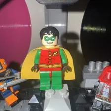 LEGO Batman 2006 Minifigure Robin - Short Hair Bat025 7885 Authentic