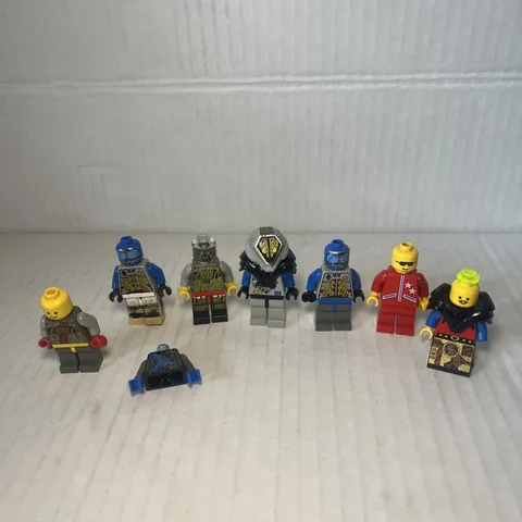 Lego Mini Figure lot UFO Commander And Bag Of Legos