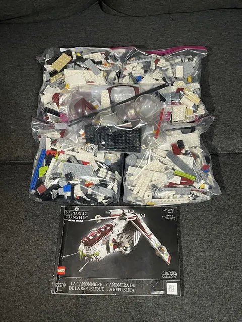 LEGO Star Wars UCS Republic Gunship 75309 (read)