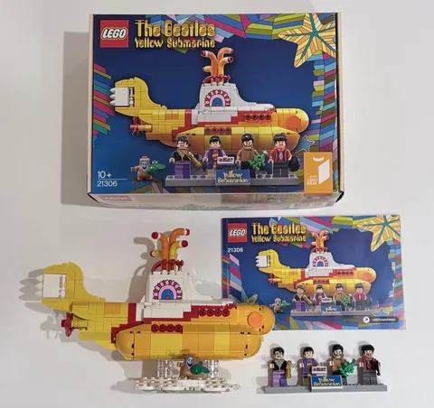 LEGO IDEAS 21306 The Beatles Yellow Submarine
