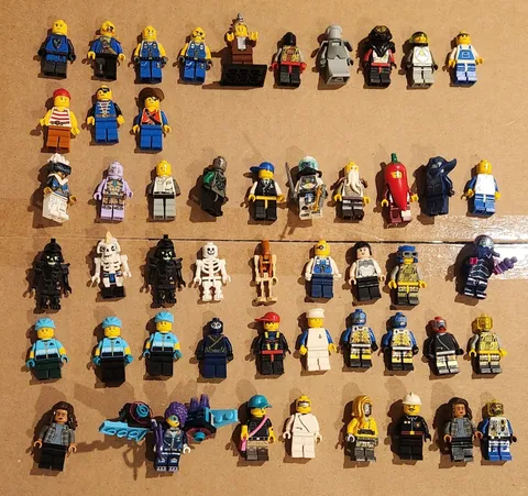 50 LEGO MINIFIG LOT Bulk Pirate Skeleton Random Alien 