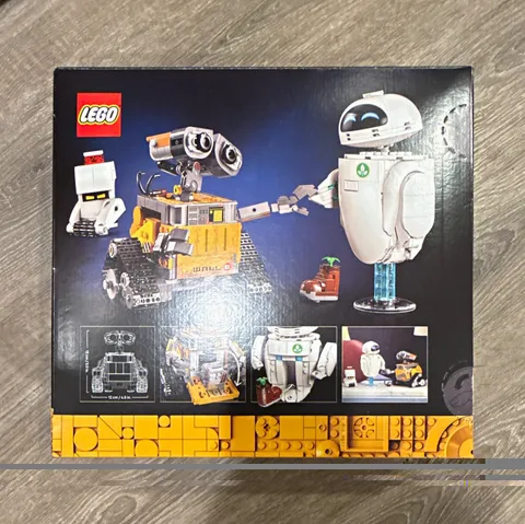 LEGO Disney Pixar WALL-E 43279 Building Set 811 pcs 18+ WALL-E EVE