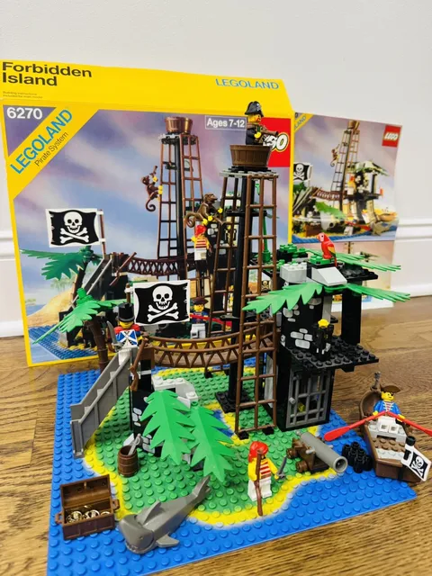 LEGO 6270 FORBIDDEN ISLAND Pirates  100% COMPLETE  w/ Instructions and Box