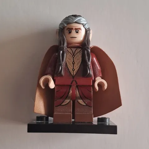 LEGO The Lord of the Rings Elf Minifigure w/ Cloth Cape & Long Dark Hair