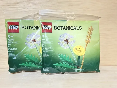Lot 2-Poly bags LEGO Field Flowers 77 Pieces- Ea New/Sealed