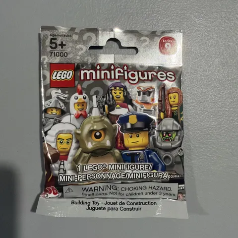 LEGO Series 9 Collectible Minifigures 71000 - Judge (SEALED)
