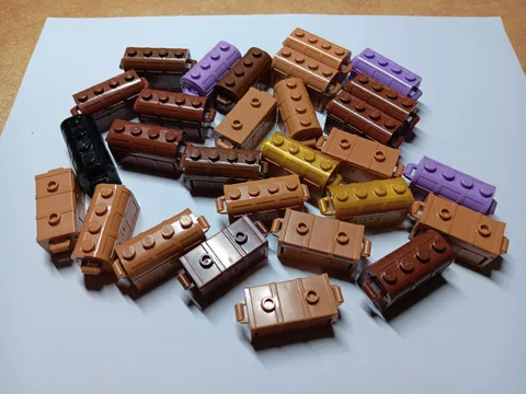 LEGO BULK LOT OF 28 PIRATE TREASURE CHESTS COMPLETE ASSEMBLY MIXED COLORS