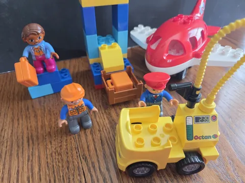 2015 LEGO DUPLO 10590 AIRPORT Building Set  Ages 2-5