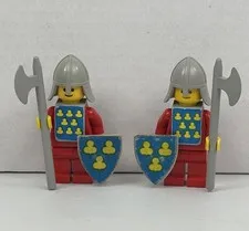 Vintage LEGO cas088 Classic Yellow Castle Knights w/ Shields 6075 Lot 2 Minifigs