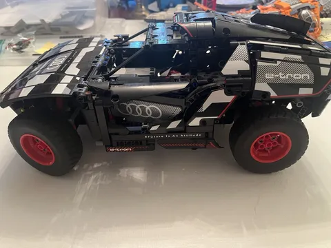 LEGO TECHNIC: Audi Rs Q E-Tron (42160) Complete No Manual