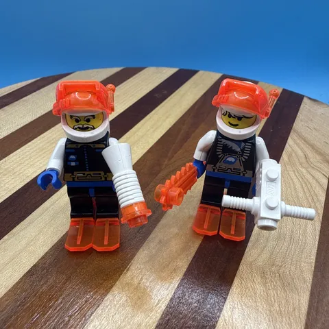 LEGO Minifigures Ice Planet Commander Cold  sp019 + Male sp018 Saw Ski Extras