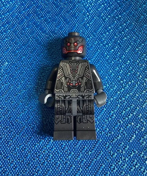 LEGO Ultron Prime Minifigure Marvel Avengers Age of Ultron (sh175) 76031