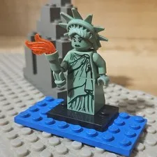 LEGO Plastic Minifigures Lady Liberty Statue of Liberty Minifigure w/ Torch