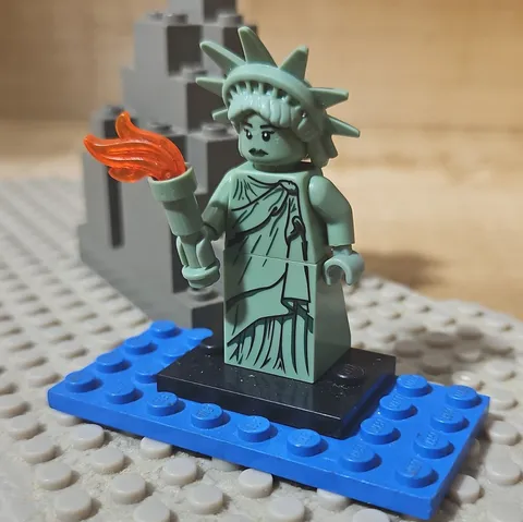 LEGO Plastic Minifigures Lady Liberty Statue of Liberty Minifigure w/ Torch