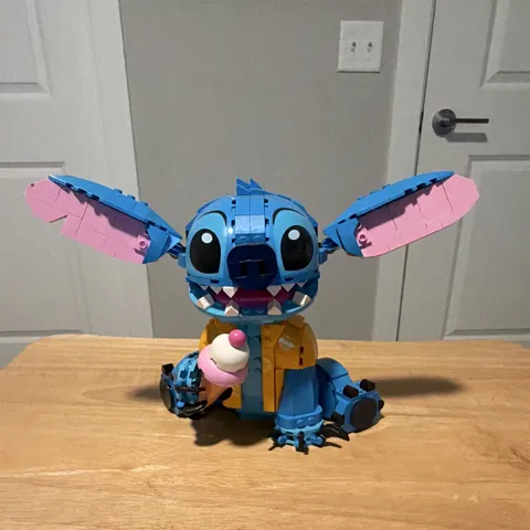 LEGO Disney Stitch 43249 Lilo & Stitch Buildable Figure Set 730 pcs Age 9+