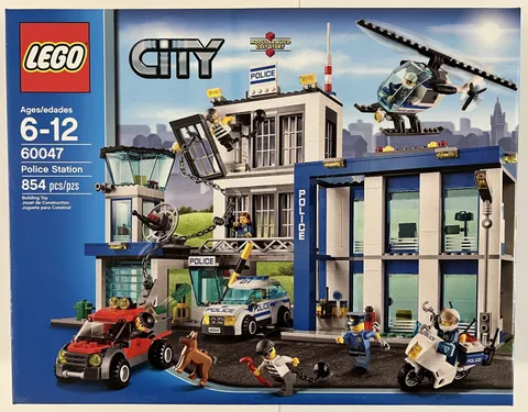 LEGO CITY: Police Station (60047) NISB (minor shelf ware) please read