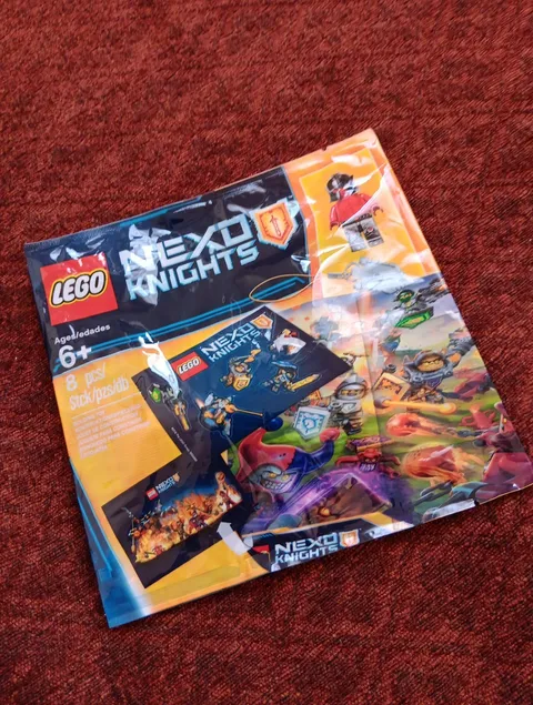 New LEGO  Nexo Knights.. Intro Set.  5004388 New In package Retired