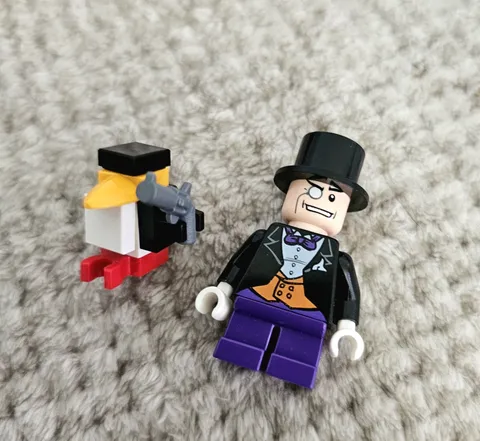 LEGO Batman 1st Edition Minifigure The Penguin From Batcave 7783  2006 