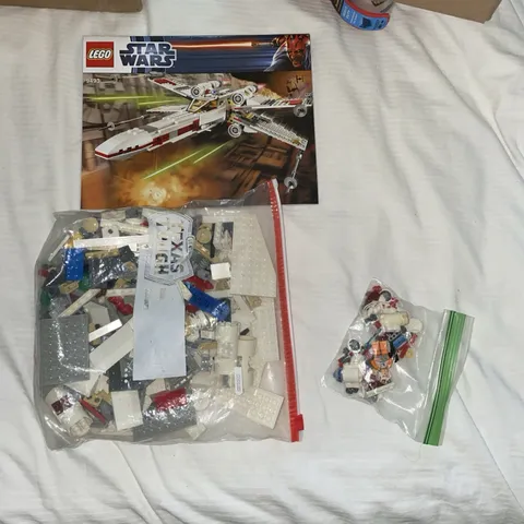 Lego Star Wars set 9493 X-Wing Starfighter with Instructions Yellowed