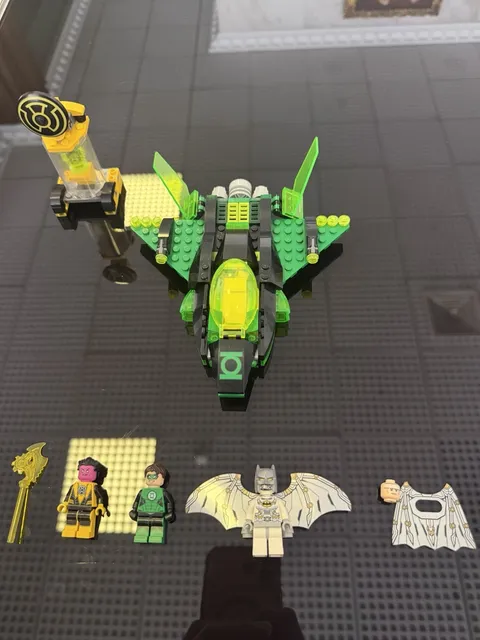LEGO DC Comics Super Heroes 76025 Green Lantern vs. Sinestro Complete Set