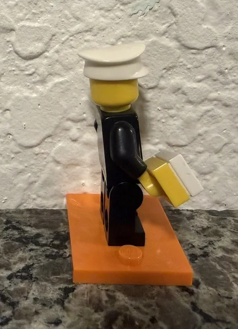LEGO CMF Series 18 Classic Police Officer COMPLETE