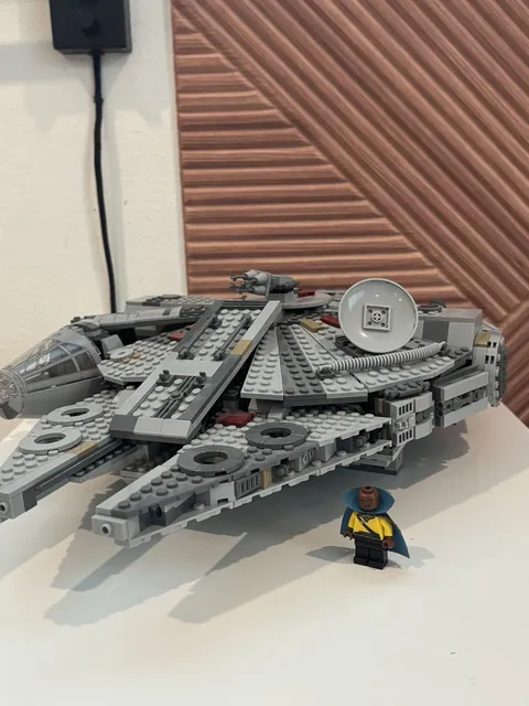 LEGO Star Wars: Millennium Falcon (75257)