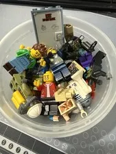Lego Mix and match Minifigures, plus accessories Starwars and more. RB05