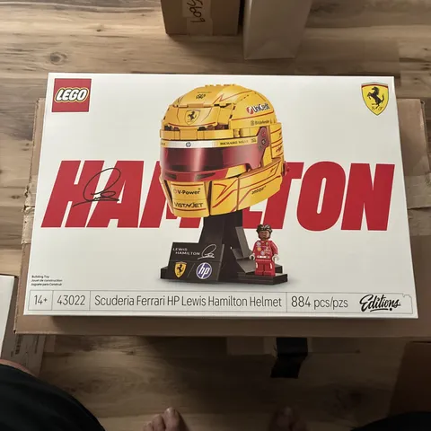 Lego Editions Scuderia Ferrari HP Lewis Hamilton Helmet Set - 43022 (New/Sealed)