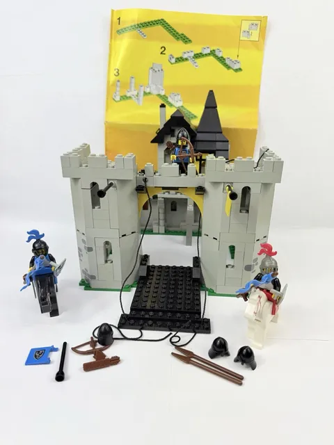LEGO 6074 Black Falcon’s Fortress Castle 1986 Vintage w/3 Minifigs Horses No Box