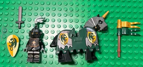 Vintage LEGO Castle Dragon Horse & Knight Minifigure Green Dragon Barding 7187