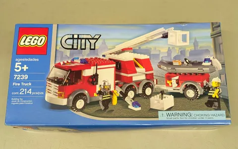 LEGO City 7239 Fire Truck NEW! Ladder Red Engine Trailer Raft Fireman Town