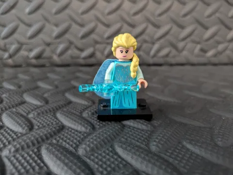LEGO Disney Collectible Series 2 Elsa Frozen Minifigure Set 71024