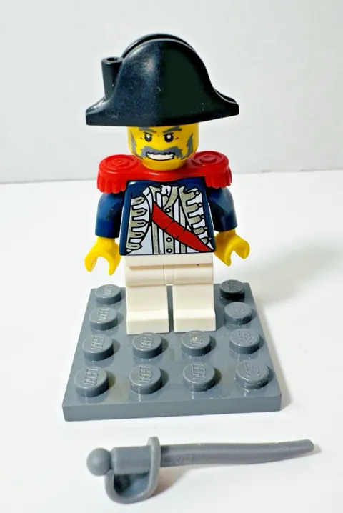 LEGO Pirates II Imperial Soldier II Governor Minifigure pi091 6242