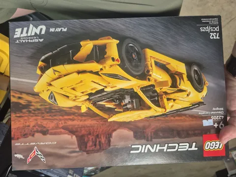 LEGO TECHNIC: Chevrolet Corvette Stingray (42205)