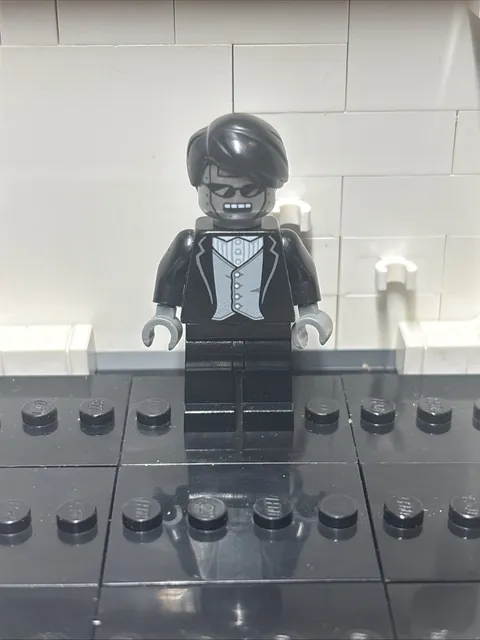 Lego EXECUTRON Minifigure (tlm028) The LEGO Movie 70803 Cloud Cuckoo