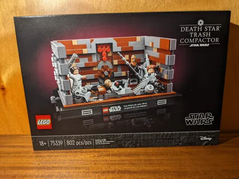 2 Lego New Star Wars Sets 75339 Trash Compactor, 75330 Dagobah Jedi training NIB