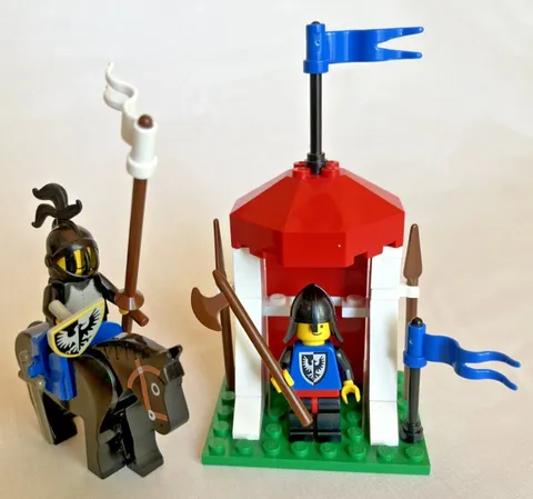 LEGO Castle: 6035 Castle Guard Plus Guard Horse Knight