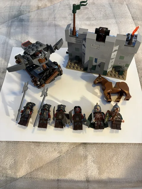 LEGO The Lord of the Rings Uruk-hai Army (9471) 99% complete