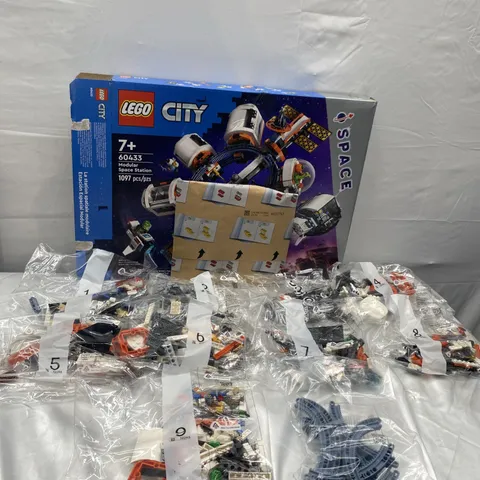 LEGO 60433 City Space Modular Space Station 1097pcs 7+