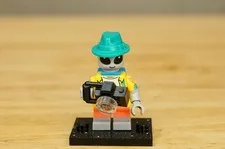 LEGO 71046 Series 26 SPACE Collectible Minifigure Alien Tourist With Hat Camera