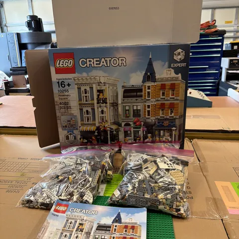 LEGO CREATOR: Assembly Square (10255) 100% Complete w/Box & Manual Excellent!