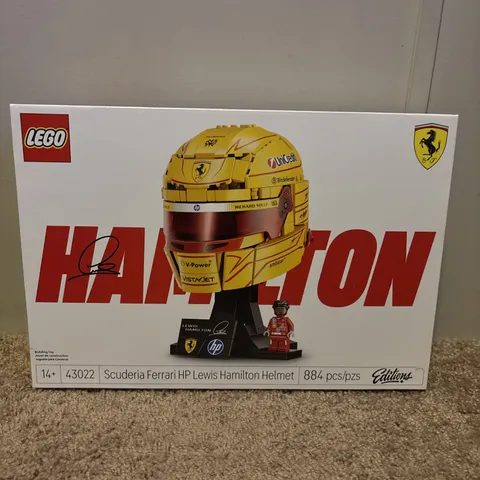 LEGO Editions Scuderia Ferrari HP Lewis Hamilton Helmet 43022 F1 Building Set