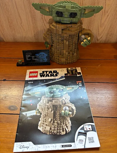 LEGO Star Wars The Child 75318 The Mandalorian Complete Set W/ Display Plate