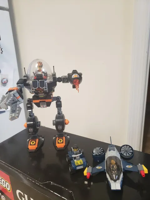 LEGO Agents Mission 1: Robo Attack 8970  512 pcs, Age 7-14.