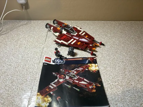 LEGO Star Wars: Republic Striker-Class Starfighter (9497)- Satele Shan Missing