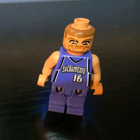 LEGO NBA Peja Stojakovic Minifigure Sacramento Kings #16 Purple Jersey